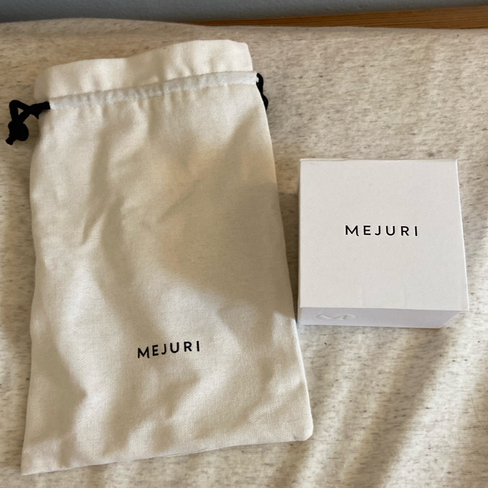 Mejuri bag and box